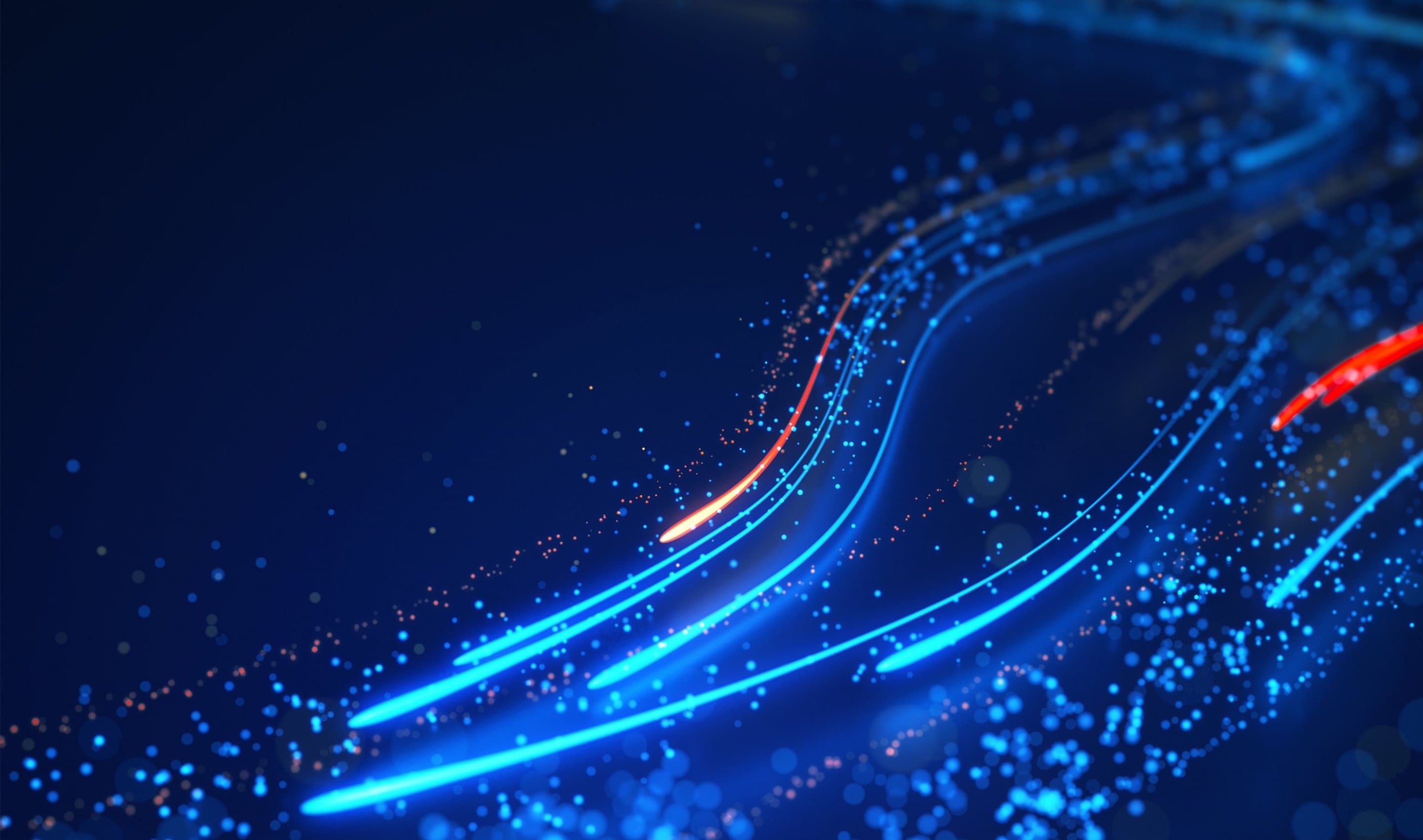 Glasfaserausbau in Köm Abstrakte Glasfaser-Kabel auf dunkelblauem Hintergrund